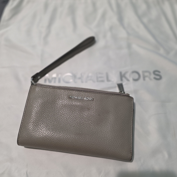 Michael Kors Double Zip Gray Wristlet With Detachable Strap - Picture 1 of 10